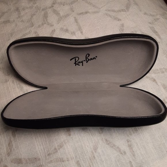 Ray-Ban Other - Ray-Ban hard shell clam shell sun glasses case
